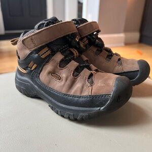Little kids Keen Hiking Boots Size 9